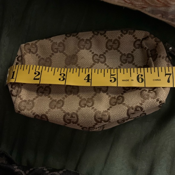 NWOT! Authentic Gucci cosmetic bag. - Picture 5 of 14